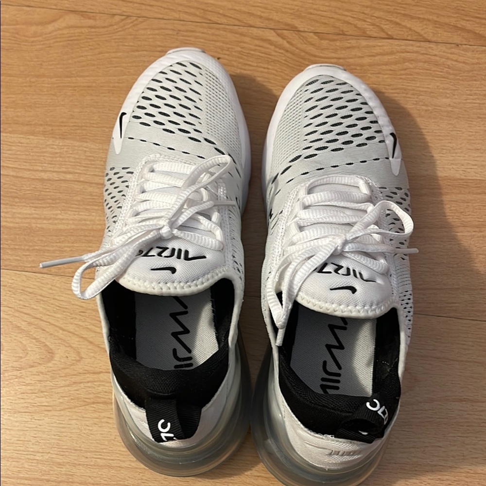 Women’s Nike White Black Sneakers with Air Max 270 Cushioning - Picture 7 of 7